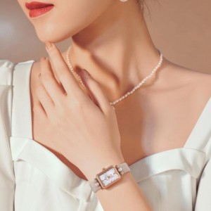  手表什么颜色显白？（什么颜色的表盘显手白）