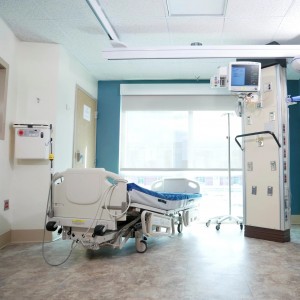 医生收患者家属1箱奶，打开竟是4万现金！