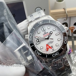 VS厂欧米茄海马300最新V4版对比：盘面、机芯、动储三大升级点解析