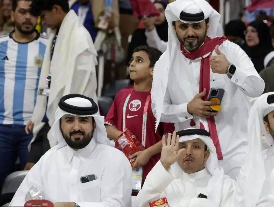 卡塔尔世界杯观众席各路土豪名媛戴什么腕表？-第5张图片