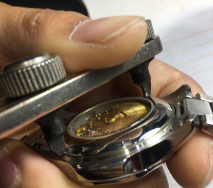 手表后盖6个凹槽拆开妙招（附赠操作教程教您打开手表后盖）-第4张图片