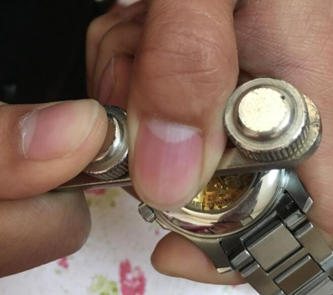 手表后盖6个凹槽拆开妙招（附赠操作教程教您打开手表后盖）-第5张图片