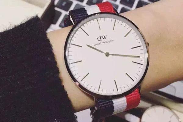 「实拍解析」DW手表是什么档次？评价如何？-第2张图片