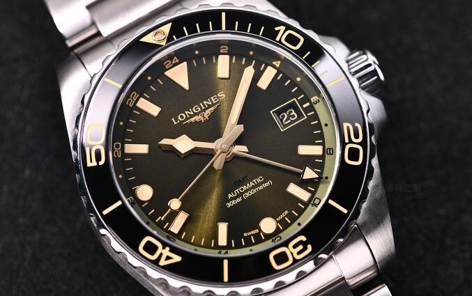 浪琴康卡斯值得买吗？浪琴康卡斯潜水系列GMT腕表最美绿盘-第2张图片