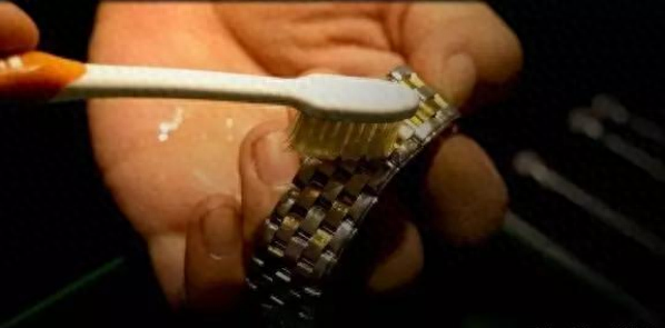 手表臟了怎么清理？（教你清潔手表不傷表的方法）-第5張圖片