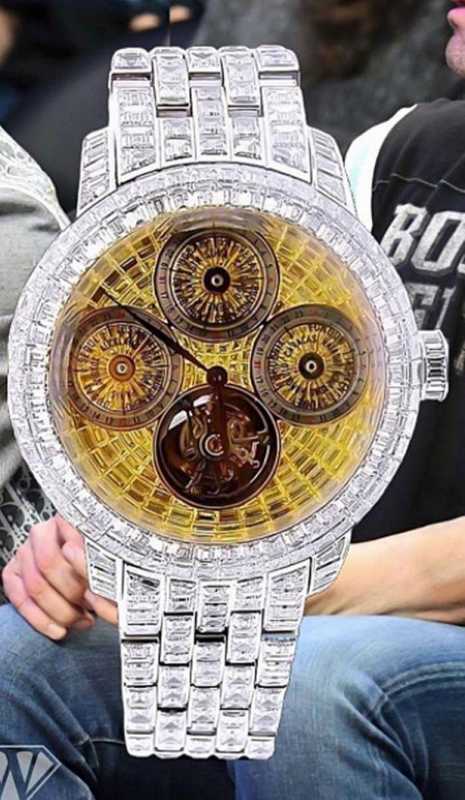 梅威瑟炫富：498颗钻的18K铂金定制陀飞轮手表价值百万-第2张图片