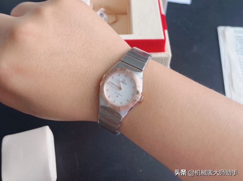 女士手表哪个牌子保值又好看？(最经典最保值的女士手表)-第5张图片