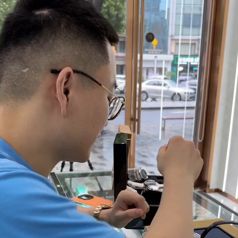 手把手教您如何查询万国手表型号（万国官网查询真假）-第4张图片
