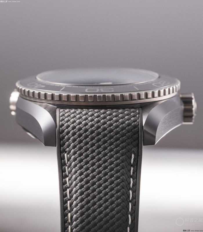 新品​欧米茄深海之黑钛陶瓷，重量仅107克-第8张图片
