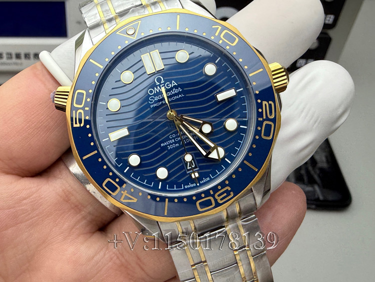 VS厂欧米茄海马300米间黄金蓝盘做工细节，探究与正品差距-第3张图片