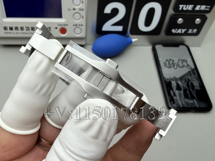 BV厂V2升级版卡地亚山度士中号孔雀蓝腕表深度测评-第9张图片