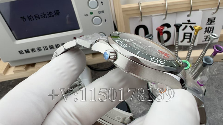 VS欧米茄海马300一体化8800机芯该如何辨别？（附三大防伪要点）-第5张图片