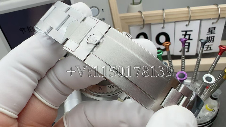 JVS劳力士海使型渐变鬼王44mm，上海3235机芯到底稳不稳？-第9张图片
