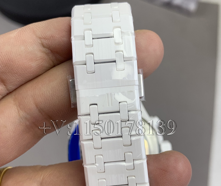 APS厂爱彼26240白陶瓷无卡度4401机芯升级,告别一眼假快慢装-第7张图片 APS厂爱彼26240白陶瓷无卡度4401机芯升级,告别一眼假快慢装-第7张图片