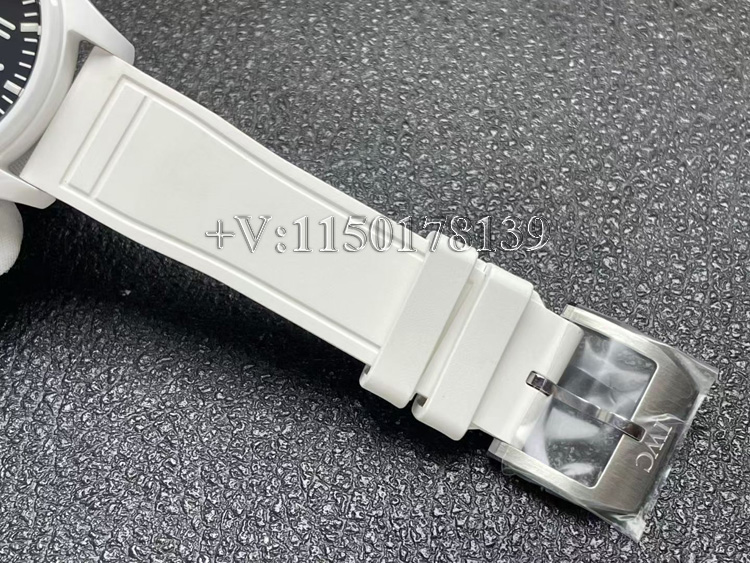 M+厂万国飞行员太浩湖特别版对比正品:陶瓷壳质量做工如何?-第8张图片 M+厂万国飞行员太浩湖特别版对比正品:陶瓷壳质量做工如何?-第8张图片