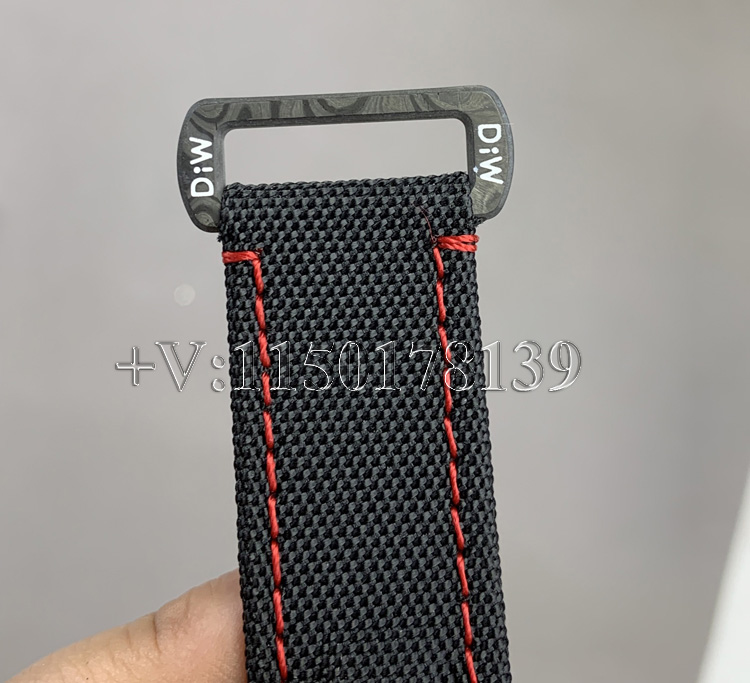 SONIC厂DIW碳纤维迪通拿评测:法拉利联名款值不值得买?-第9张图片 SONIC厂DIW碳纤维迪通拿评测:法拉利联名款值不值得买?-第9张图片