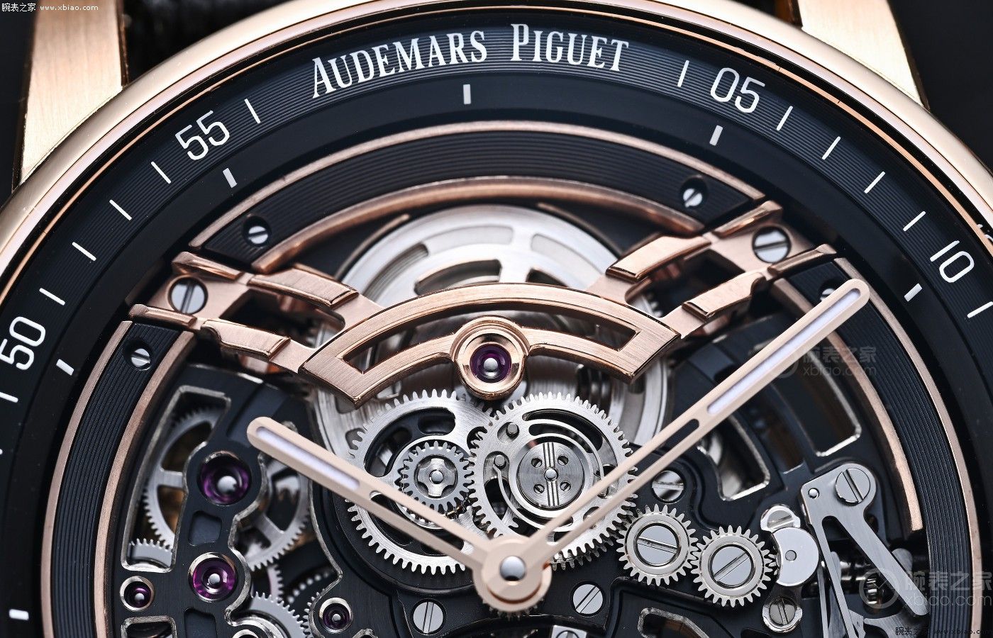 41毫米+黑金配色！爱彼CODE 11.59新作，浮动陀飞轮实物效果绝了-第3张图片