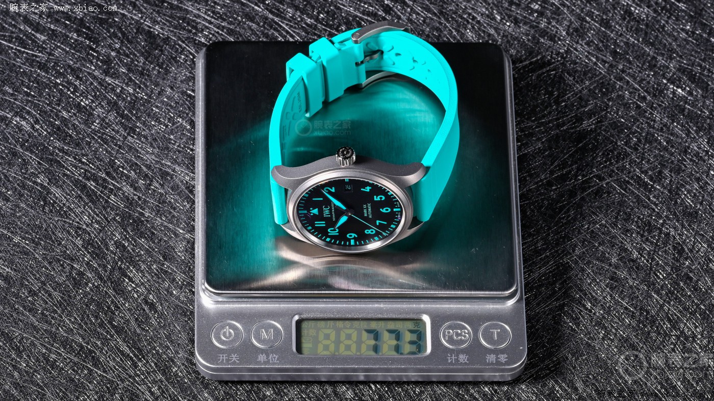 年度最值得买的飞行表是哪块?看完这6款,内行人都竖大拇指-第4张图片 年度最值得买的飞行表是哪块?看完这6款,内行人都竖大拇指-第4张图片