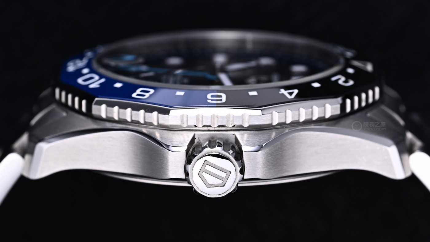 最值得买的潜水表！泰格豪雅新款42mm双色圈，这细节太毒了-第6张图片