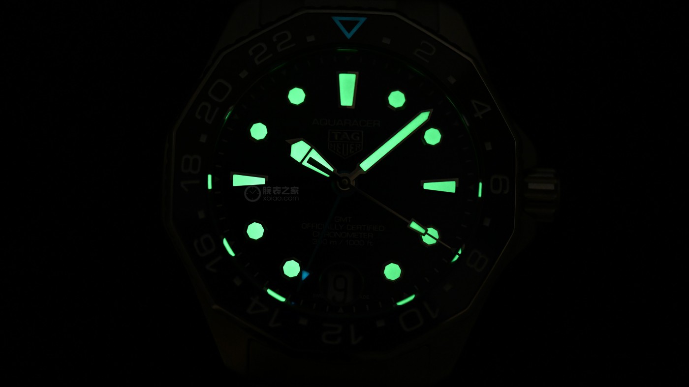 最值得买的潜水表！泰格豪雅新款42mm双色圈，这细节太毒了-第5张图片