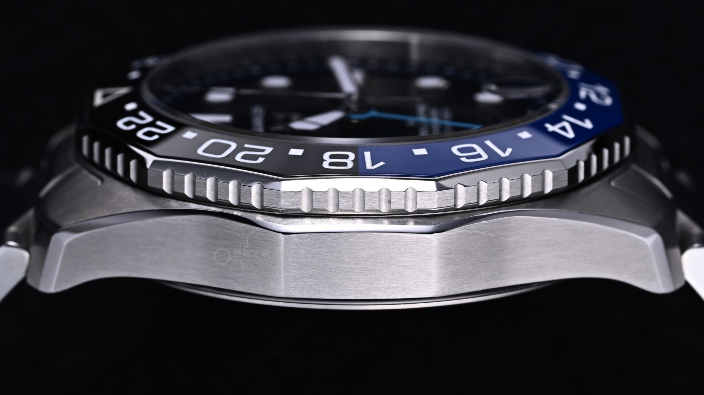 最值得买的潜水表！泰格豪雅新款42mm双色圈，这细节太毒了-第7张图片