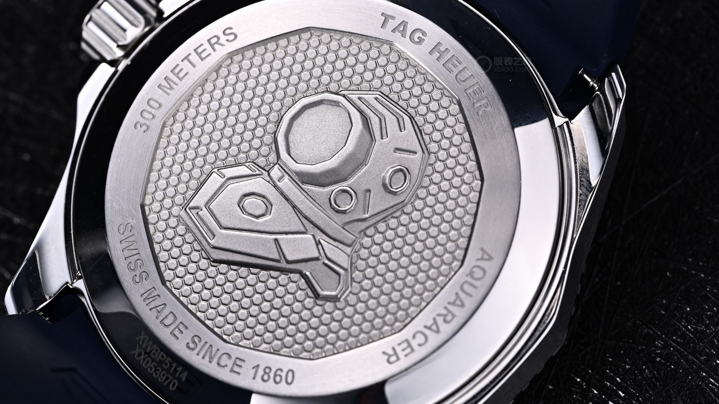 最值得买的潜水表！泰格豪雅新款42mm双色圈，这细节太毒了-第8张图片