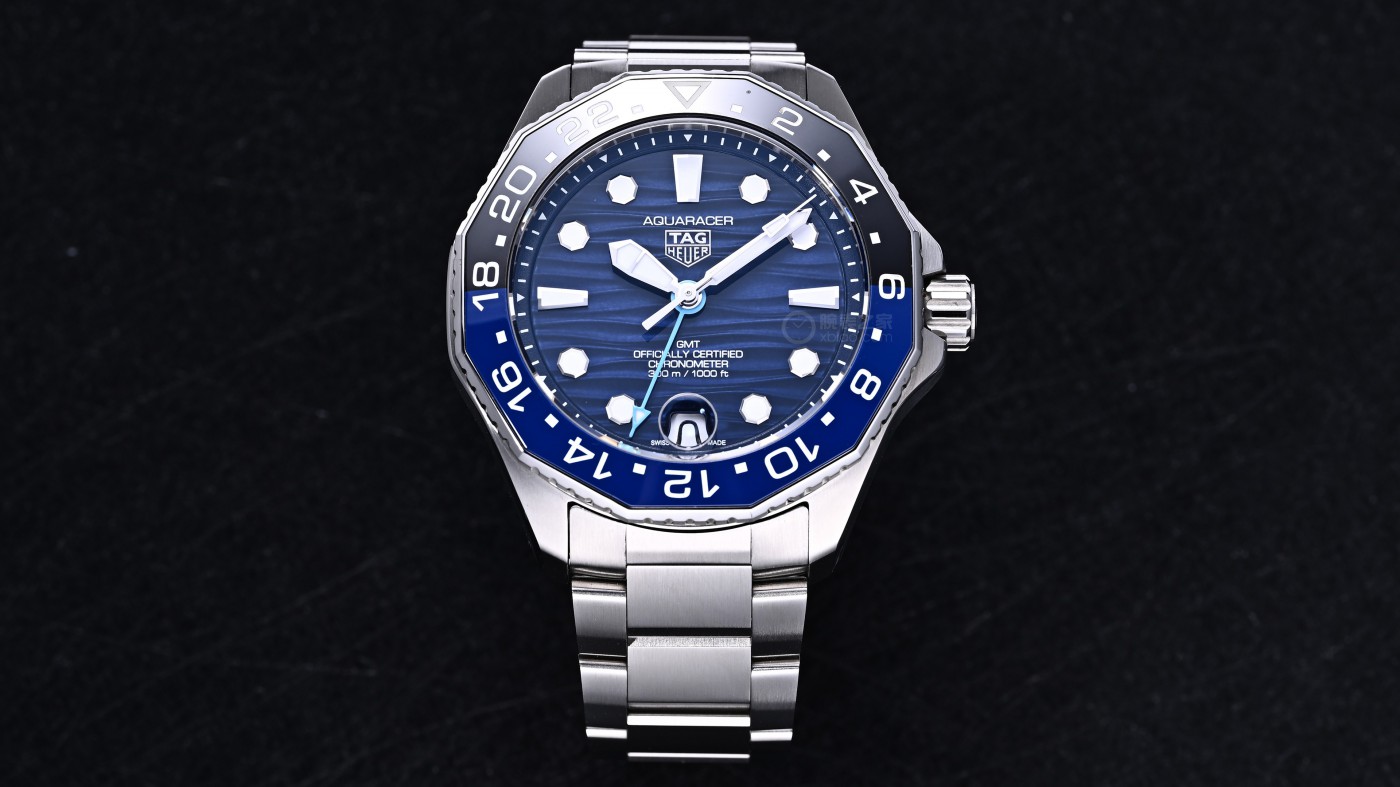 最值得买的潜水表！泰格豪雅新款42mm双色圈，这细节太毒了-第10张图片