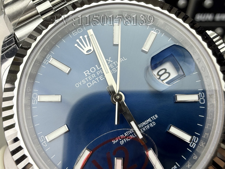 VS厂日志V2蓝面细节全曝光：白金狗牙圈+放射纹，这质感绝了-第4张图片