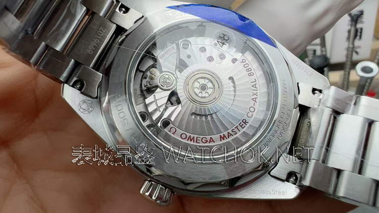 小表盘回潮!VS厂欧米茄海马铁霸38mm新品深度解析-第7张图片 小表盘回潮!VS厂欧米茄海马铁霸38mm新品深度解析-第7张图片