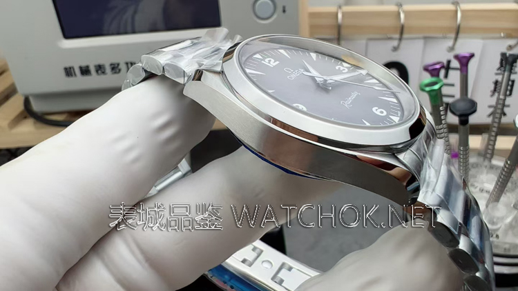 小表盘回潮!VS厂欧米茄海马铁霸38mm新品深度解析-第6张图片 小表盘回潮!VS厂欧米茄海马铁霸38mm新品深度解析-第6张图片