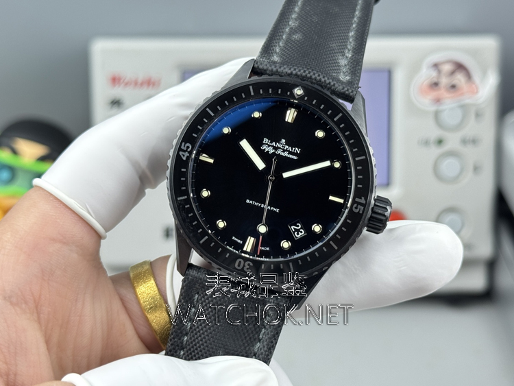 黑得漂亮!GF厂宝珀五十噚陶瓷复刻表开箱评测-第2张图片 黑得漂亮!GF厂宝珀五十噚陶瓷复刻表开箱评测-第2张图片