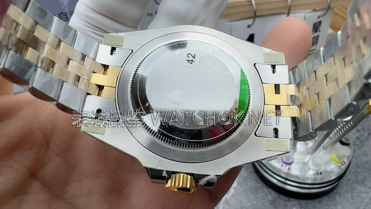 丹东3285机芯+164克配重!VS厂劳力士间金皮蛋圈全面解析-第8张图片 丹东3285机芯+164克配重!VS厂劳力士间金皮蛋圈全面解析-第8张图片