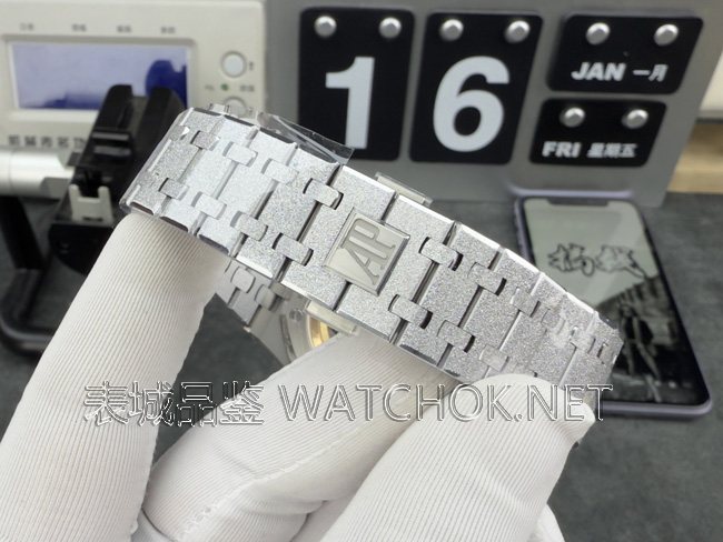 APS爱彼26240BC霜金灰盘深度评测，工艺细节全揭秘！-第9张图片