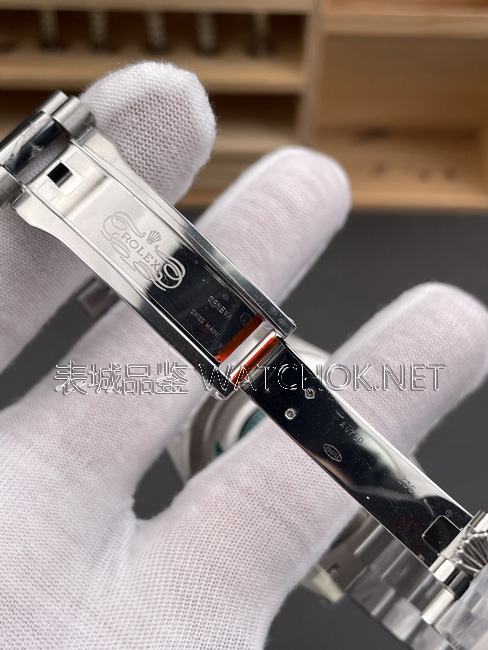 RC厂劳力士冰蓝配重DD:210克完美手感+3255机芯-第9张图片 RC厂劳力士冰蓝配重DD:210克完美手感+3255机芯-第9张图片