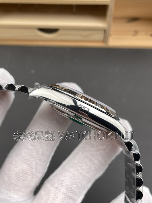 RC厂劳力士冰蓝配重DD:210克完美手感+3255机芯-第5张图片 RC厂劳力士冰蓝配重DD:210克完美手感+3255机芯-第5张图片