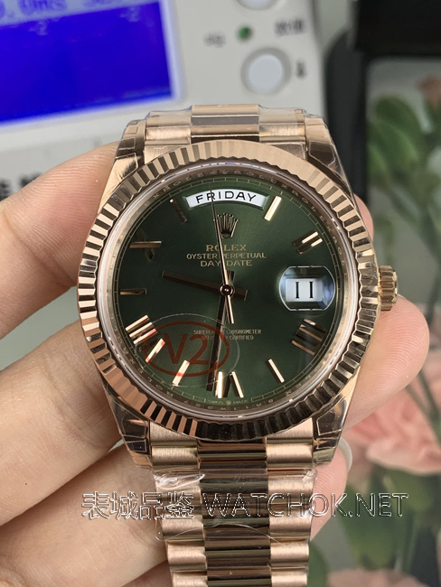 VS厂劳力士DD玫瑰金绿盘V2配重版:182克压手感到底有多真?-第6张图片 VS厂劳力士DD玫瑰金绿盘V2配重版:182克压手感到底有多真?-第6张图片