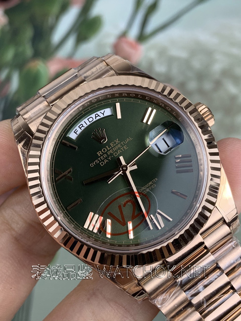 VS厂劳力士DD玫瑰金绿盘V2配重版:182克压手感到底有多真?-第7张图片 VS厂劳力士DD玫瑰金绿盘V2配重版:182克压手感到底有多真?-第7张图片