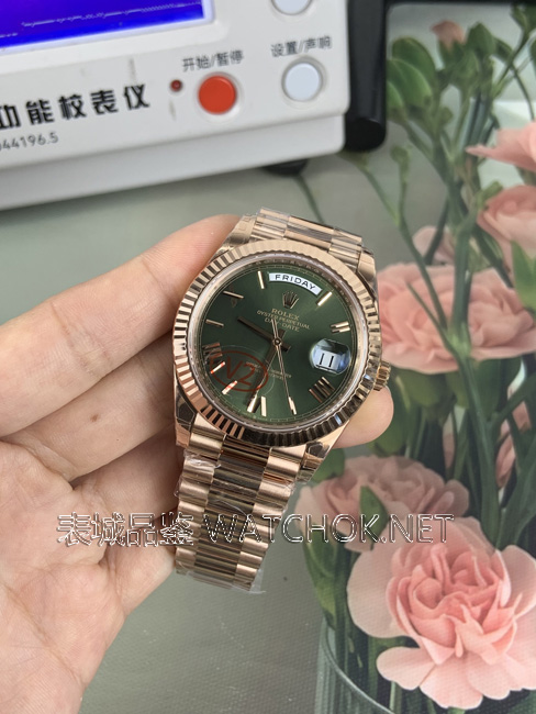 VS厂劳力士DD玫瑰金绿盘V2配重版:182克压手感到底有多真?-第4张图片 VS厂劳力士DD玫瑰金绿盘V2配重版:182克压手感到底有多真?-第4张图片