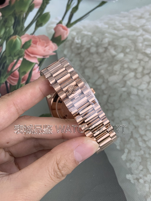 VS厂劳力士DD玫瑰金绿盘V2配重版:182克压手感到底有多真?-第9张图片 VS厂劳力士DD玫瑰金绿盘V2配重版:182克压手感到底有多真?-第9张图片