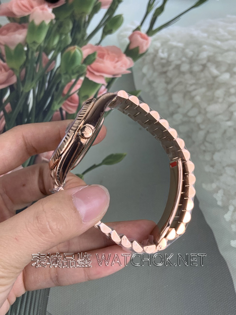 VS厂劳力士DD玫瑰金绿盘V2配重版:182克压手感到底有多真?-第8张图片 VS厂劳力士DD玫瑰金绿盘V2配重版:182克压手感到底有多真?-第8张图片