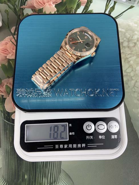 VS厂劳力士DD玫瑰金绿盘V2配重版:182克压手感到底有多真?-第2张图片 VS厂劳力士DD玫瑰金绿盘V2配重版:182克压手感到底有多真?-第2张图片