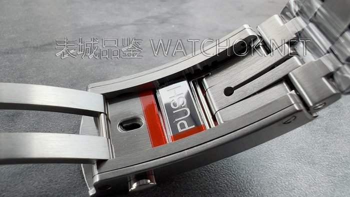 VS厂欧米茄海马300最新V4版对比:盘面、机芯、动储三大升级点解析-第8张图片 VS厂欧米茄海马300最新V4版对比:盘面、机芯、动储三大升级点解析-第8张图片