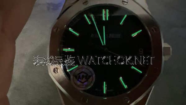 一眼辨别真假！APS厂爱彼15500无卡度机芯鉴定攻略-第4张图片