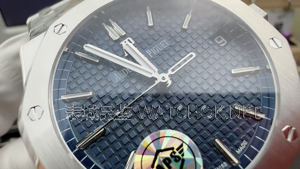 一眼辨别真假！APS厂爱彼15500无卡度机芯鉴定攻略-第3张图片