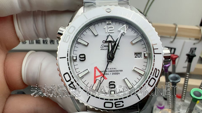 小尺寸手腕必备：VS厂海马600白盘V4版一体机芯39mm -第2张图片