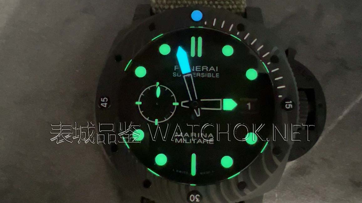 不吹不黑！VS沛纳海1698真实评测：轻盈碳纤维+时针调日历-第9张图片