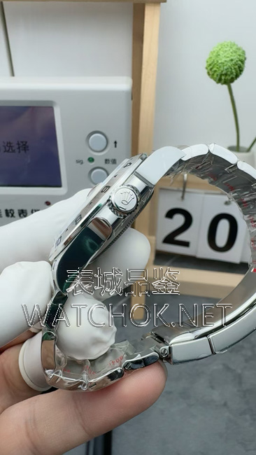 VS厂探二丹东3285机芯鉴别：中字避震+金色桩在右+1S编码-第5张图片